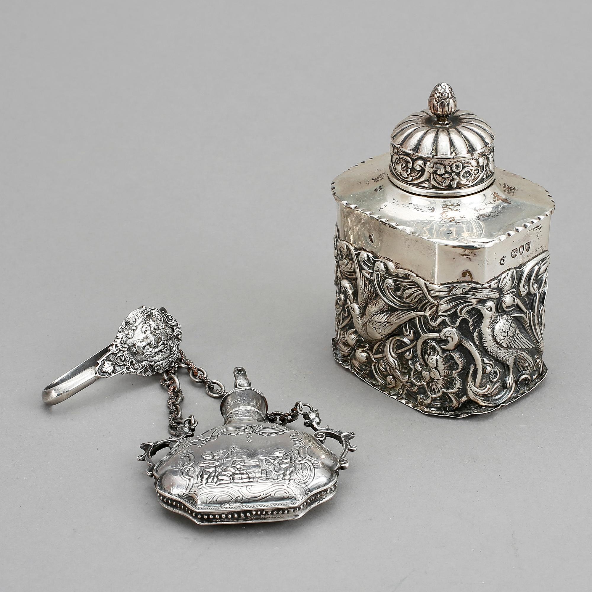 TEDOSA SAMT PLUNTA, silver, London 1894 resp Nederländerna med engelska sekundärstämplar 1887. Tot ca 274 gram.
