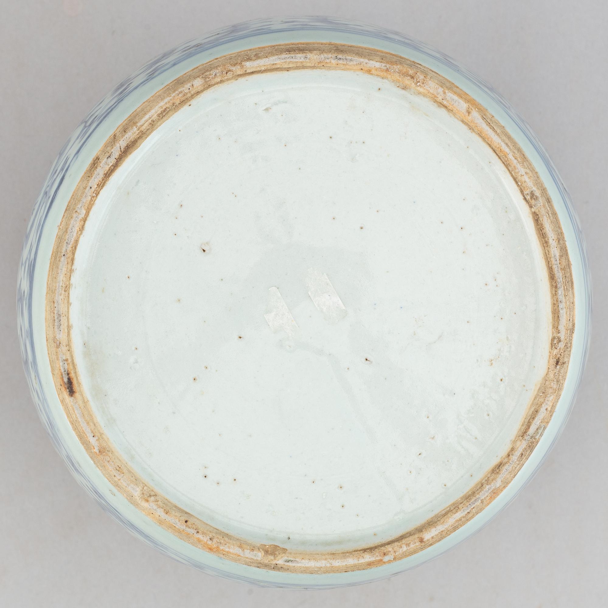 A blue and white jar, Qing dynasty, 19th Century.