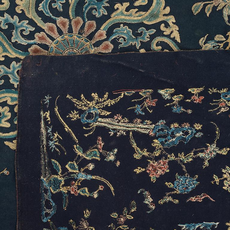 An antique embroidered Chinese cloth, Qing dynasty, 19th century, ca 167 x 164 cm.