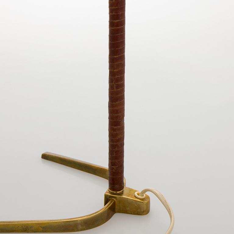 Paavo Tynell, a mid-20th century '9224' table lamp for Taito Finland.