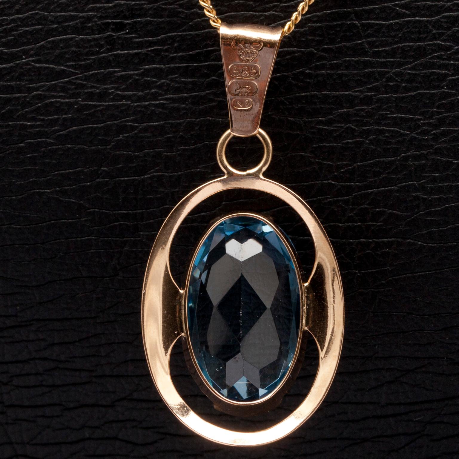 HÄNGSMYCKE och BROSCH, guld 14K, blåa stenar, finska stämplar. Vikt tot. 10,3 g.