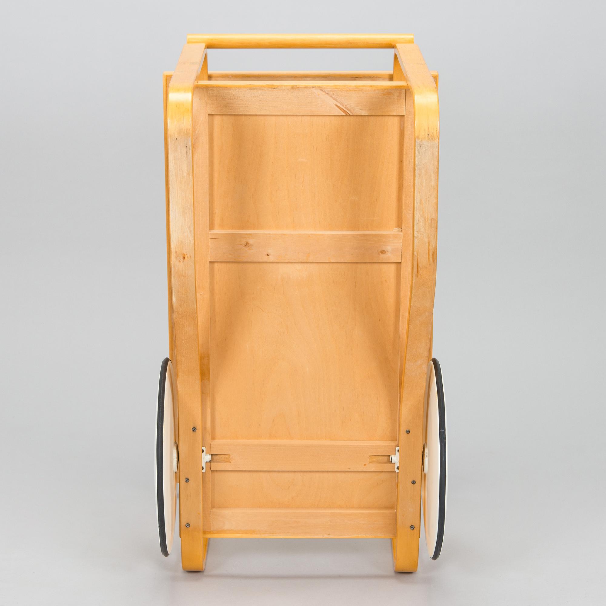 Alvar Aalto, serveringsvagn, modell 98, O.Y. Huonekalu- ja Rakennustyötehdas A.B. 1900-talets mitt.