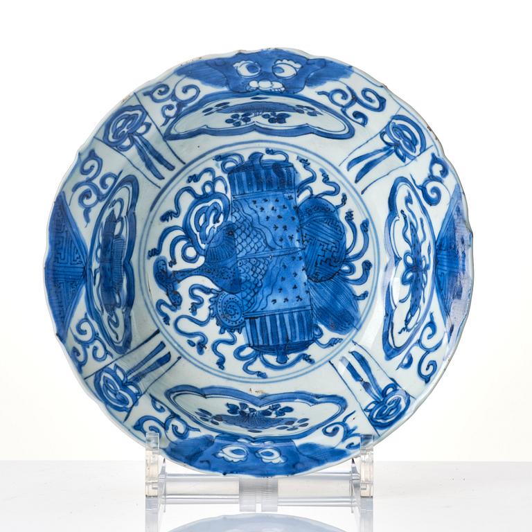 A blue and white 'klap-mutz' bowl, Ming dynasty, Wanli (1572-1620).