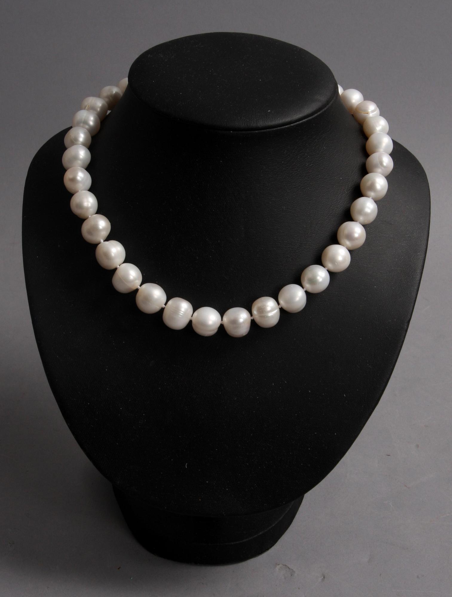 COLLIER, kinesiska sötvattenspärlor.