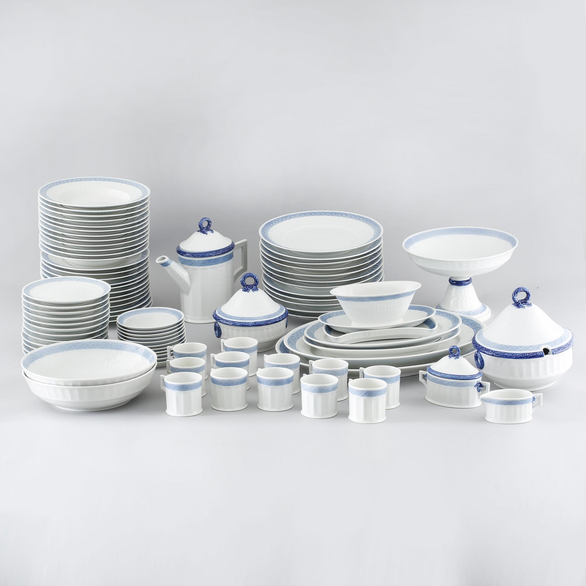 73 porcelian serving pieces, "Blå Vifte", Royal Copenhagen, from the second half of the 20th century.