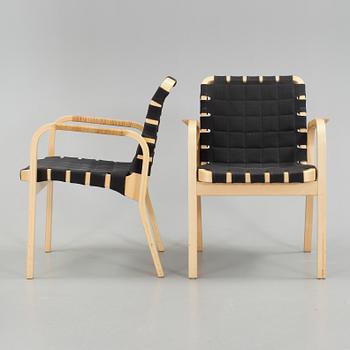 KARMSTOLAR, 2 st, modell 45, Alvar Aalto, Artek. Modellen formgiven 1947.