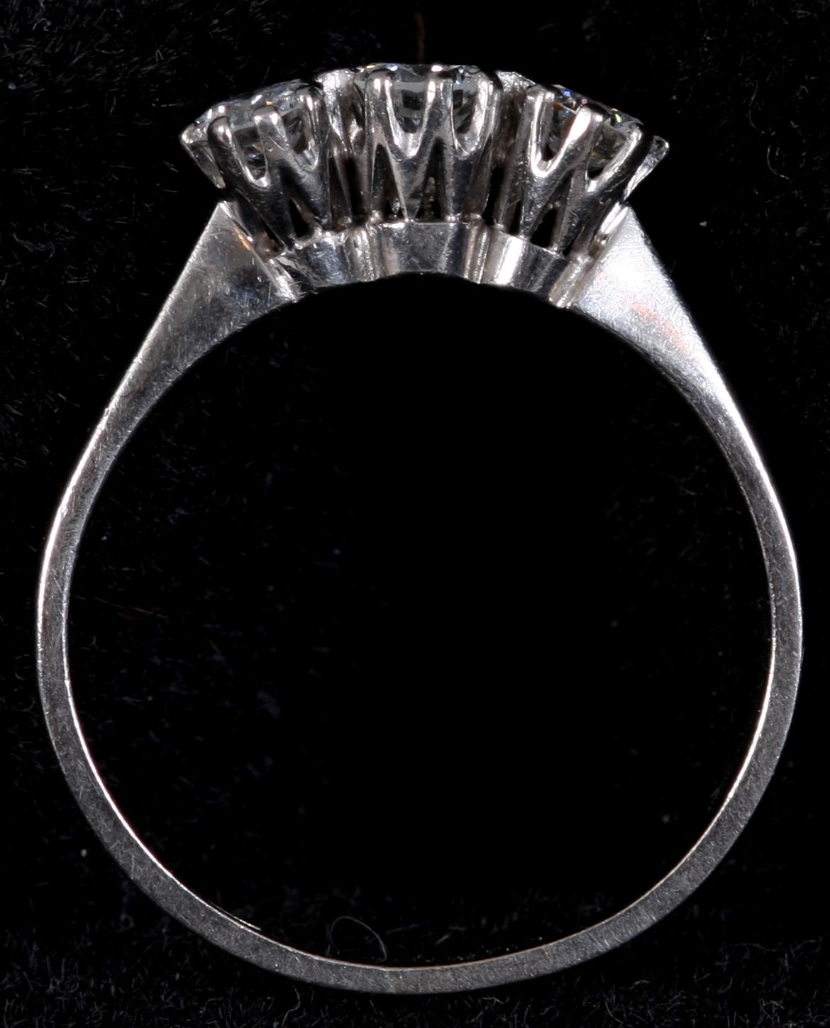RING, vitguld samt 3 briljanter, Göteborg, 1974.