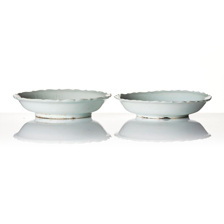 A pair of blue and white 'anhua' dishes, Ming dynasty, Wanli (1572-1620).