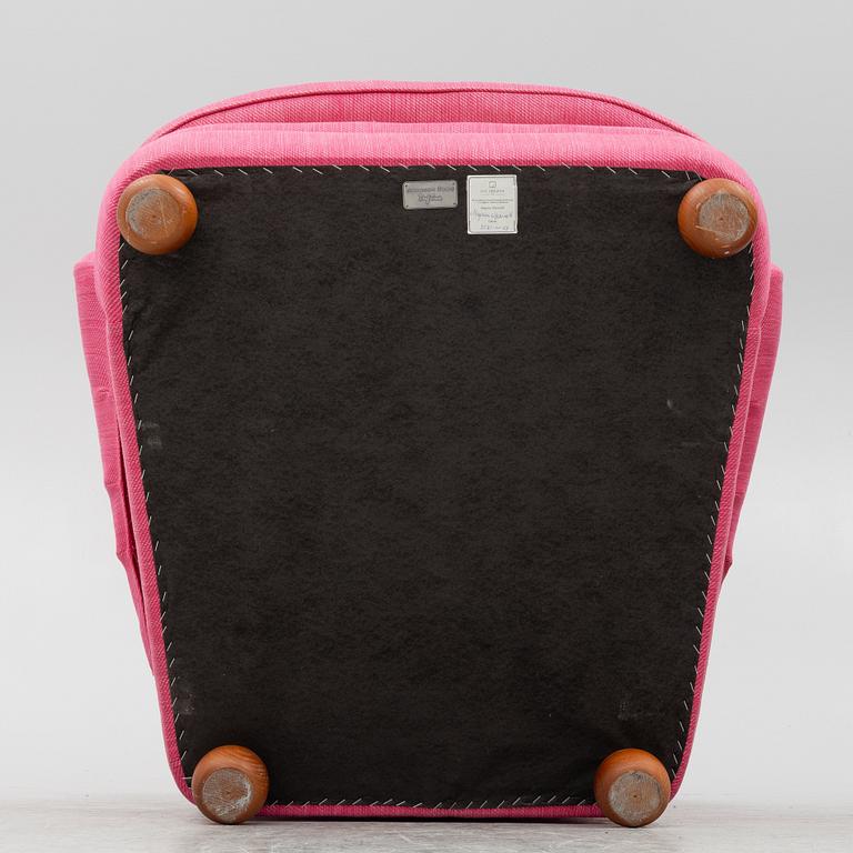 Josef Frank, fåtölj med fotpall, modell 336, Firma Svenskt Tenn.