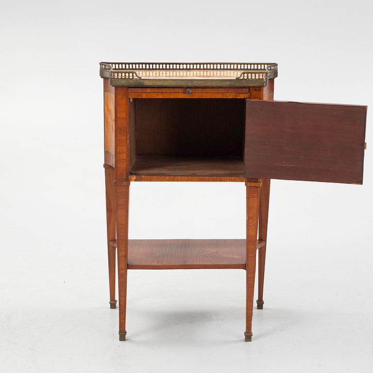 A Louis XVI-style cabinet, around 1900.