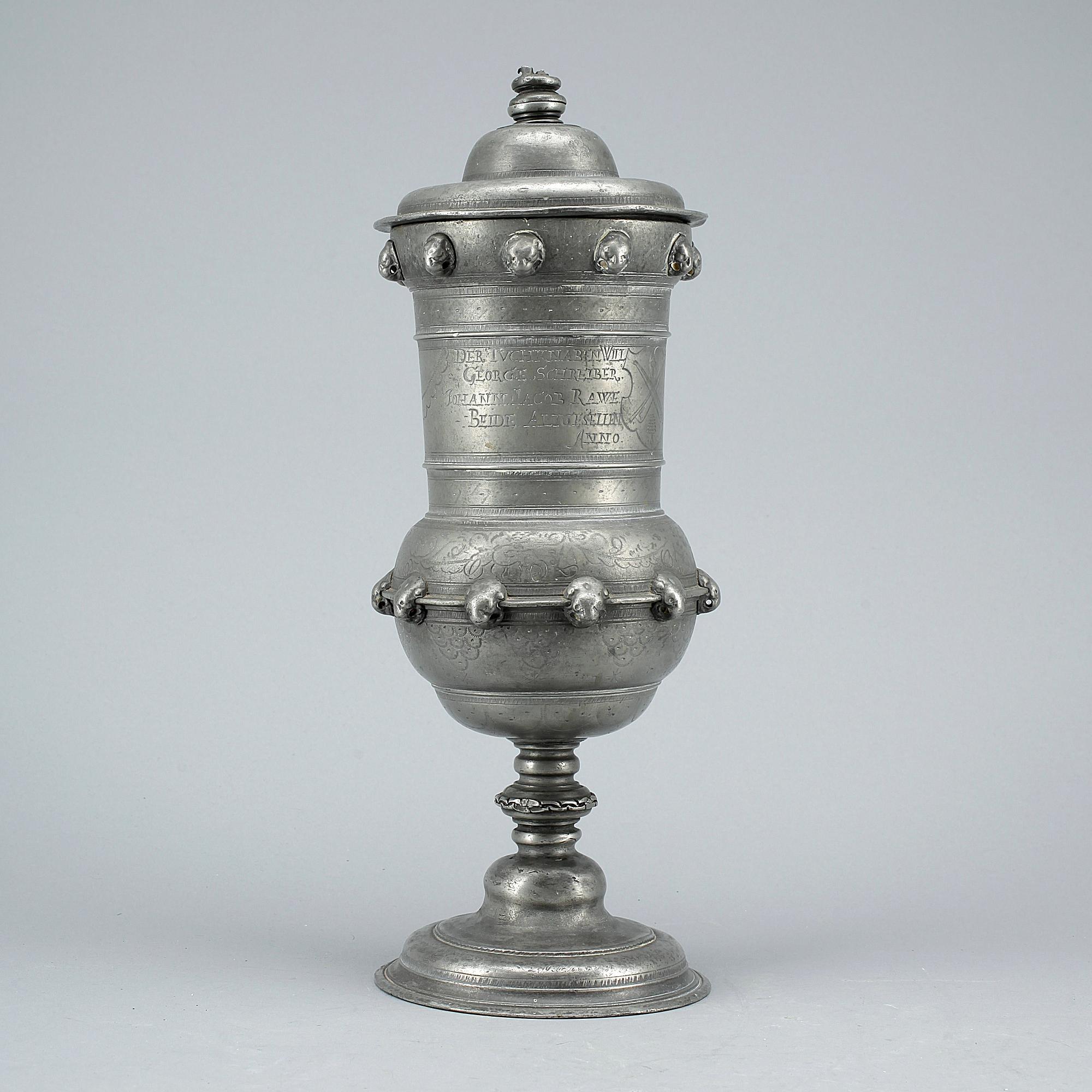 SKRÅPOKAL, tenn, Barock, otydliga stämplar, troligen Tyskland, bär datering 1670.