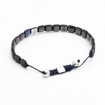 Shamballa armband av 18K guld, safirer och diamanter.