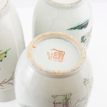 A set of 3 Chinese jars with covers, 20th century.