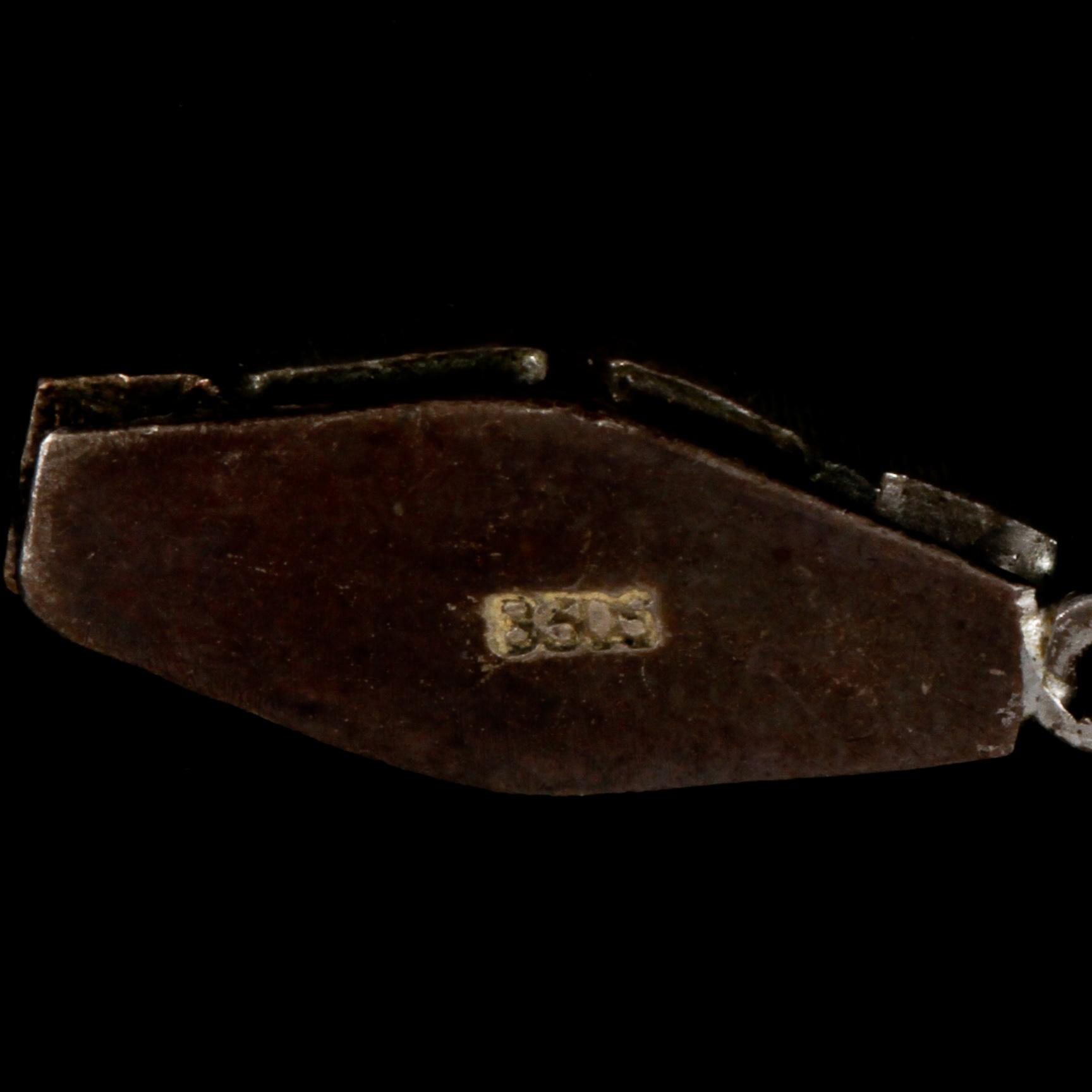 COLLIER, odlade pärlor, lås av silver, 1900-talets första hälft.