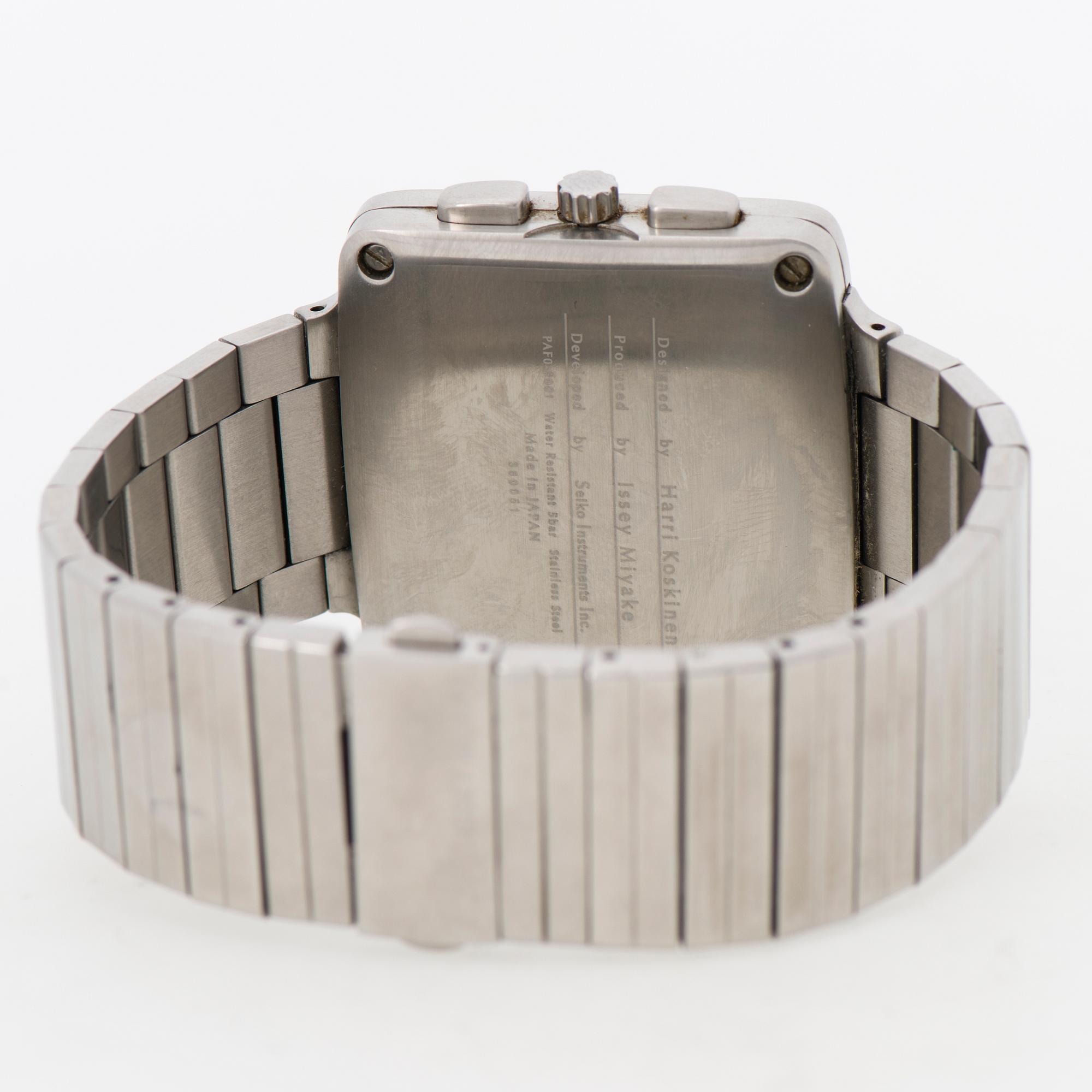 ISSEY MIYAKE, wristwatch 38 x 42 mm, design Harri Koskinen