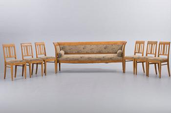 SOFFA samt 6 STOLAR, masurbjörk, omkring 1900.