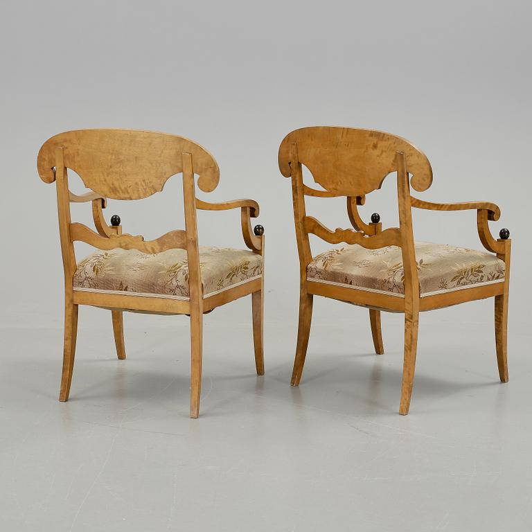 KARMSTOLAR, ett par, Karl Johan-stil, 1900-talets början.