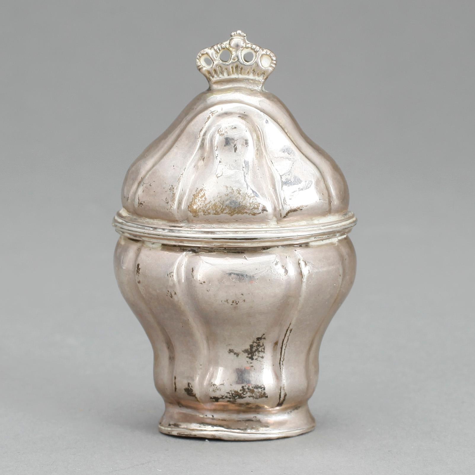 LUKTDOSA, silver, Erik Holmberg, Lund, 1805. Vikt ca 27g.