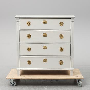 A first half of the 20th Century chest of drawers.