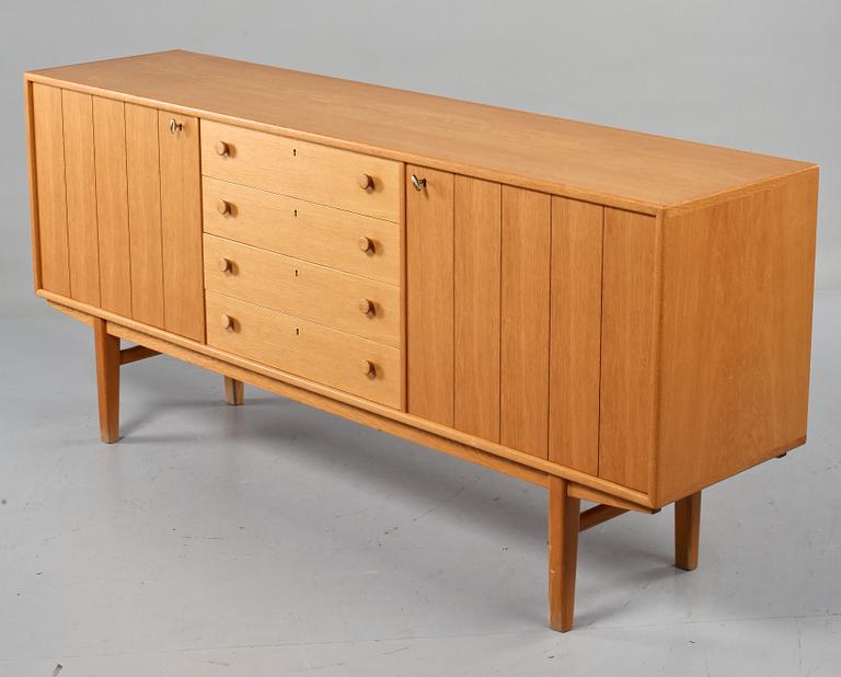 SIDEBOARD, 1900-talets tredje kvartal.