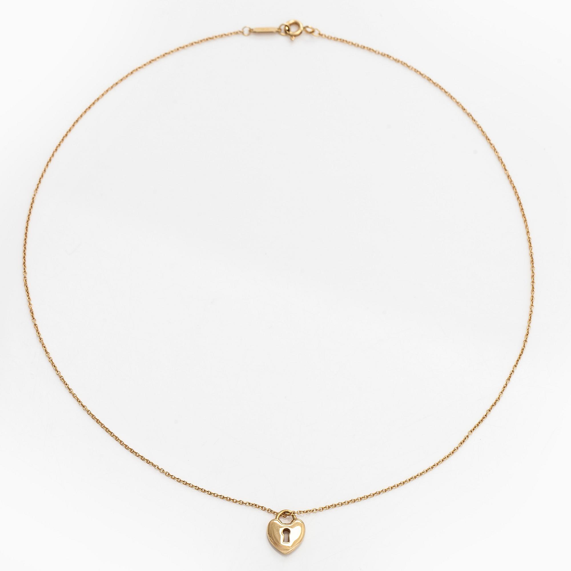 Tiffany & Co, an 18K gold necklace.