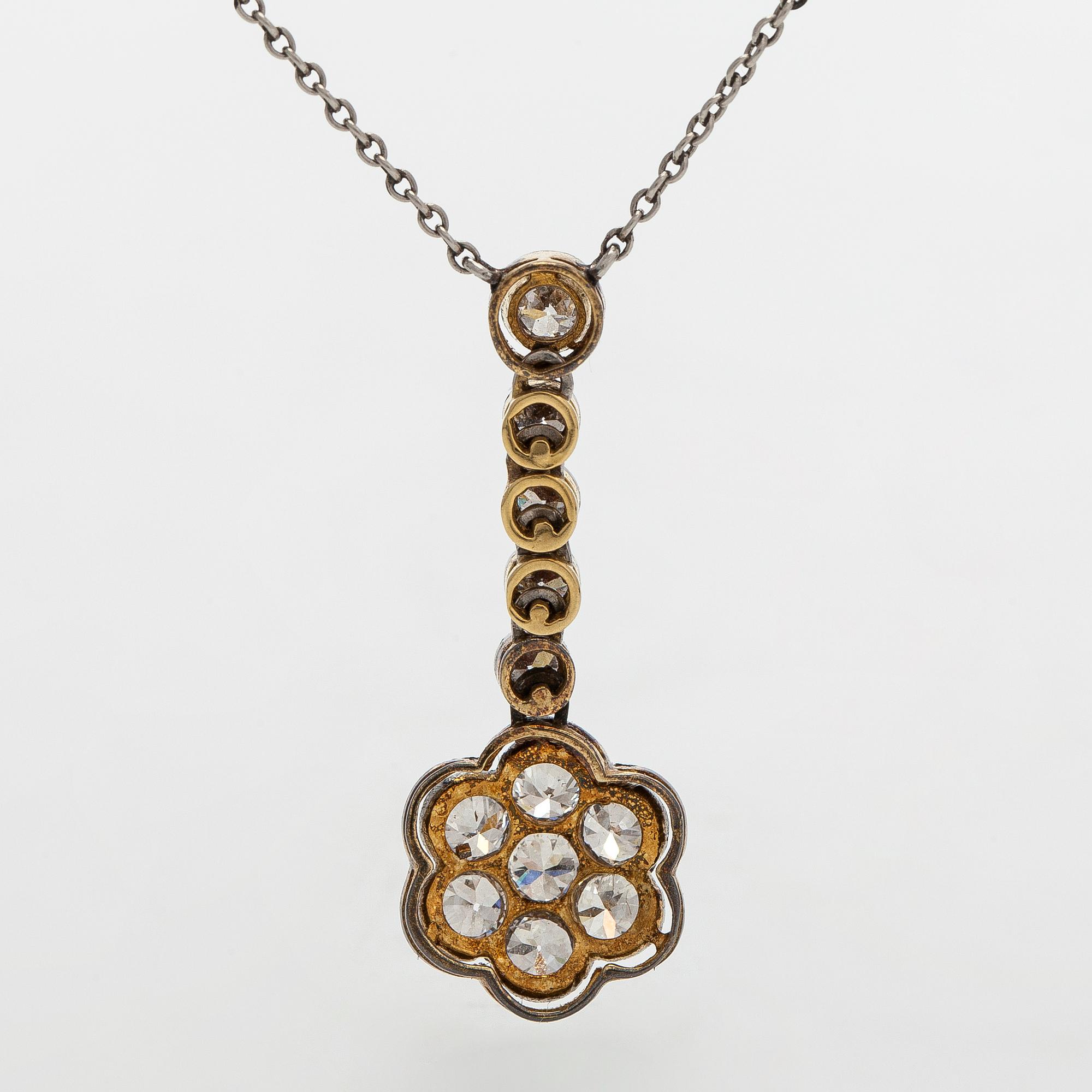 A platinum/17K gold necklace, set with old-cut diamonds, first half of the 20th century.