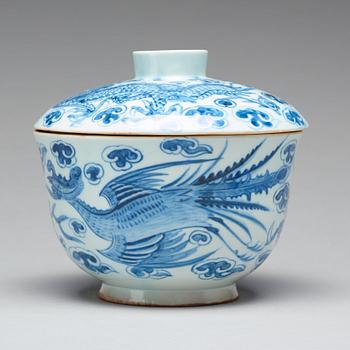 A blue and white bowl with a cover, Korea, Choson, 19th Century.