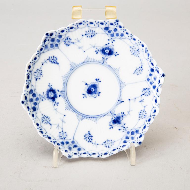 SERVIS 12+1 delar,  Musselmalet halvblonde Royal Copenhagen porslin 1900-talets senare del.