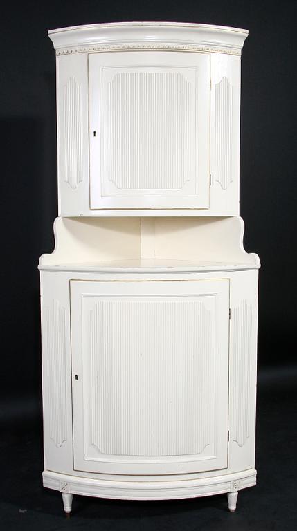 HÖRNSKÅP, gustaviansk stil, Tasserud, 1900-tal.