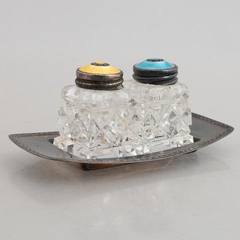 Salt- och pepparströare, 12 st, silver och glas, Norge, 1900-talets första hälft.