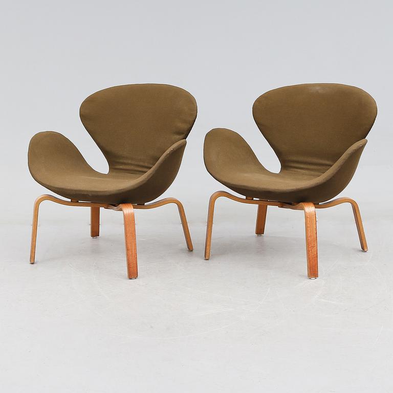 FÅTÖLJER, 1 par, "Svanen", Arne Jacobsen, Fritz Hansen, Danmark 1960-tal.
