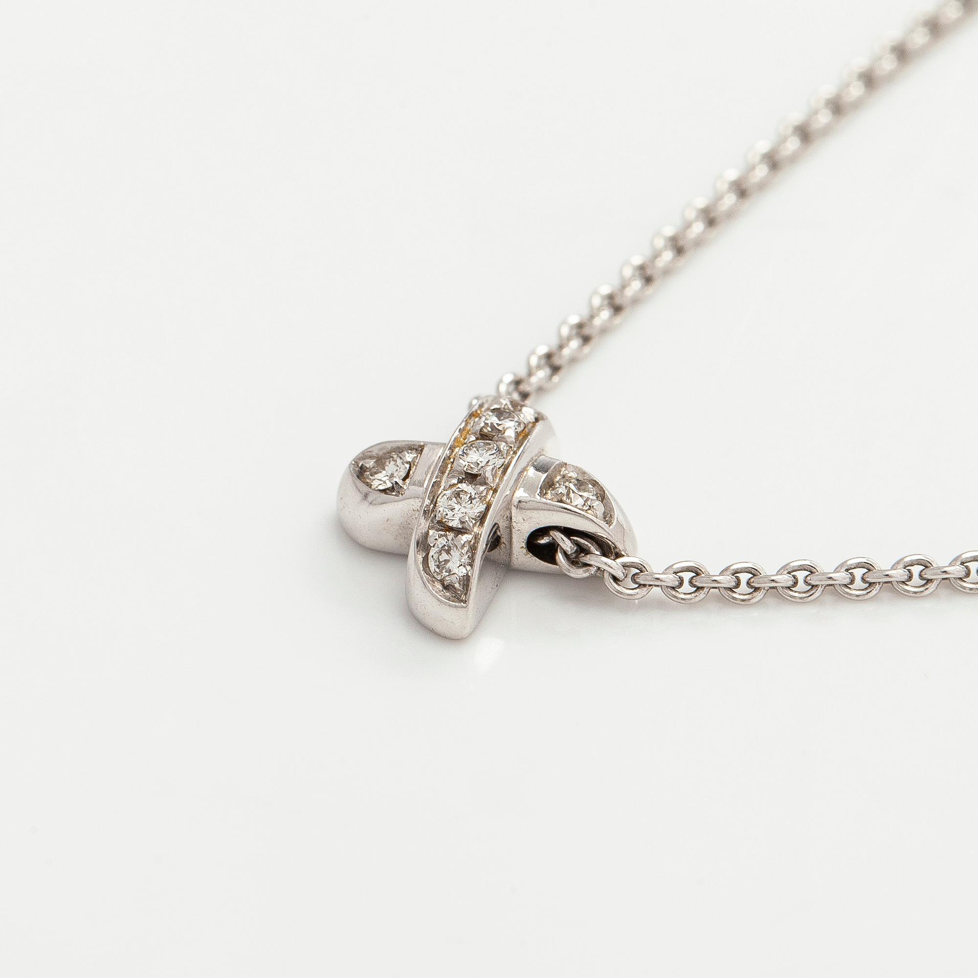 Tiffany & Co, kaulakoru "Cross Stitch", 18K valkokultaa ja timantteja.