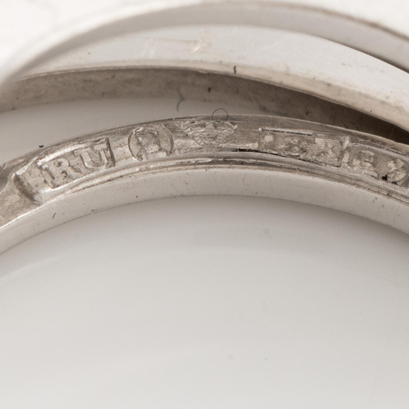 Rey Urban, ring 18K vitguld med en rund briljantslipad diamant ca 1,13 ct, Stockholm 1966.