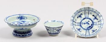 STEMCUP samt KOPP MED FAT, porslin. Kina 1700/1800-tal.