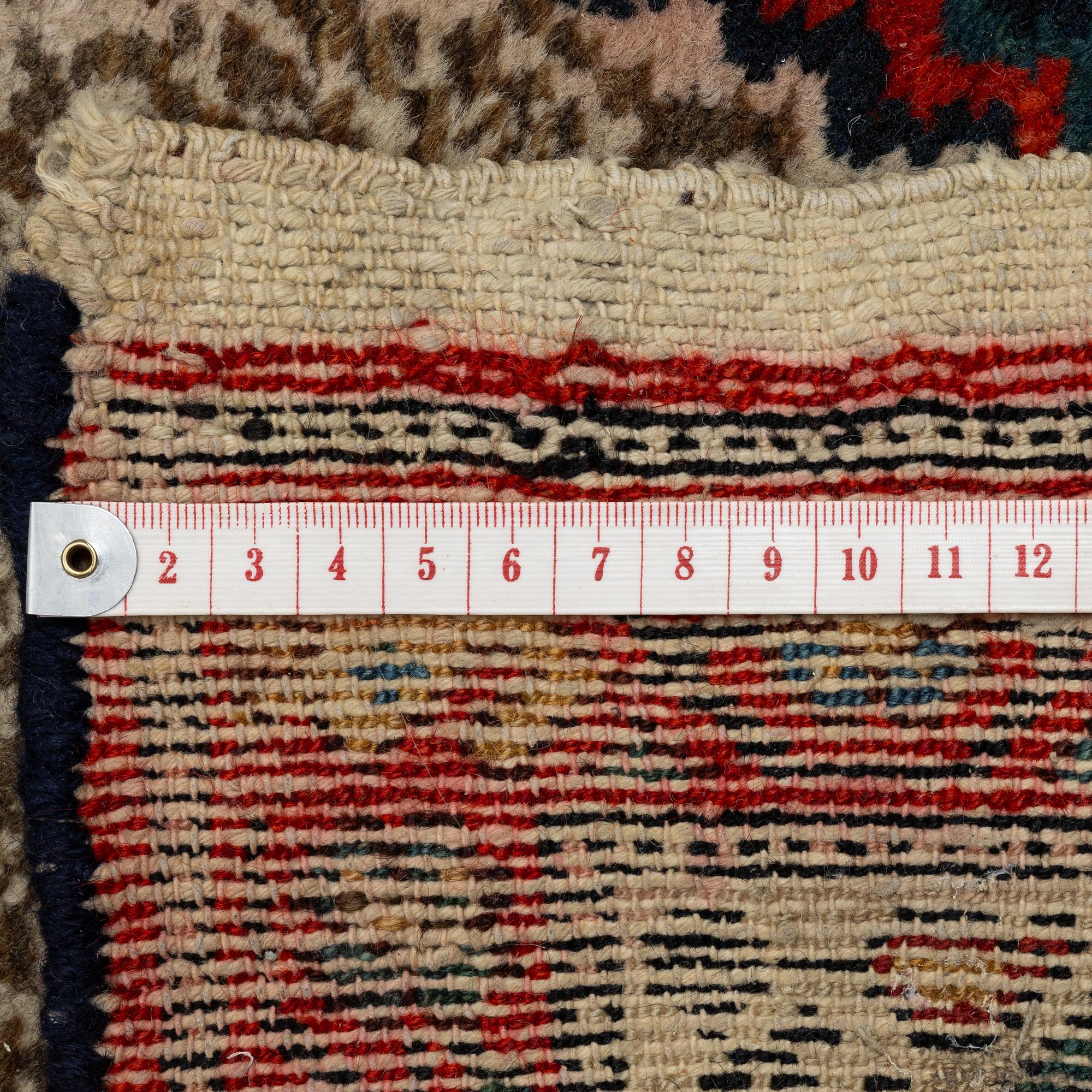 A runner carpetorient, 480 x 103 cm.