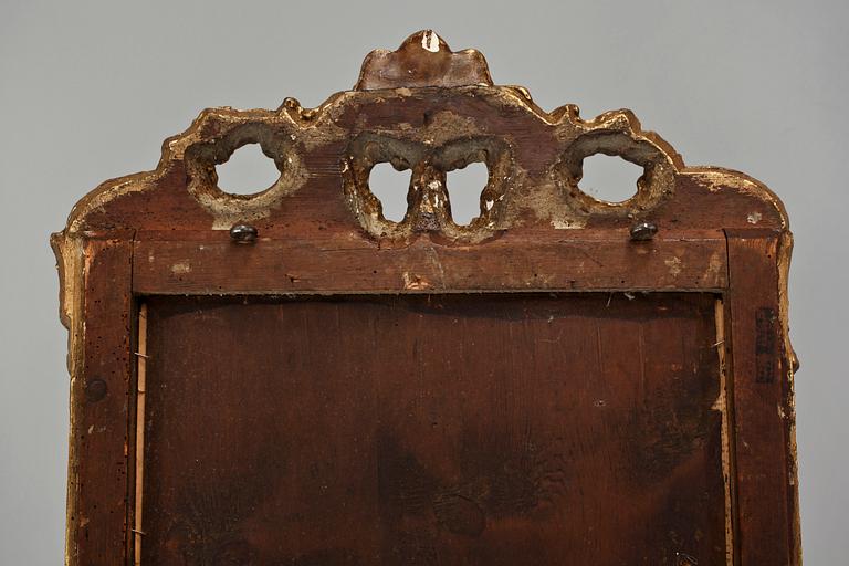 SPEGEL, gustaviansk, Johan Åkerblad (mästare i Stockholm 1756-1799). Hallstämplad Stockholm, otydl dat.