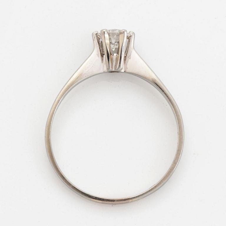 Brilliant-cut diamond ring.