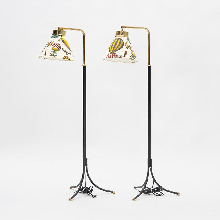 Josef Frank, golvlampor, 2 st snarlika, modell 1842, Svenskt Tenn.