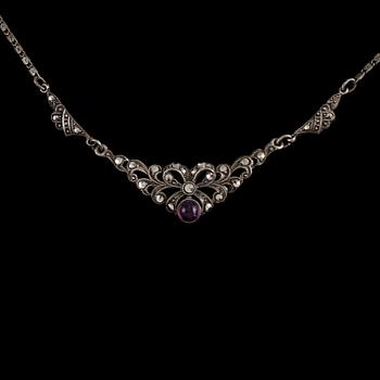 COLLIER, silver med markasiter och cabochonslipad ametist. Vikt 7 g.