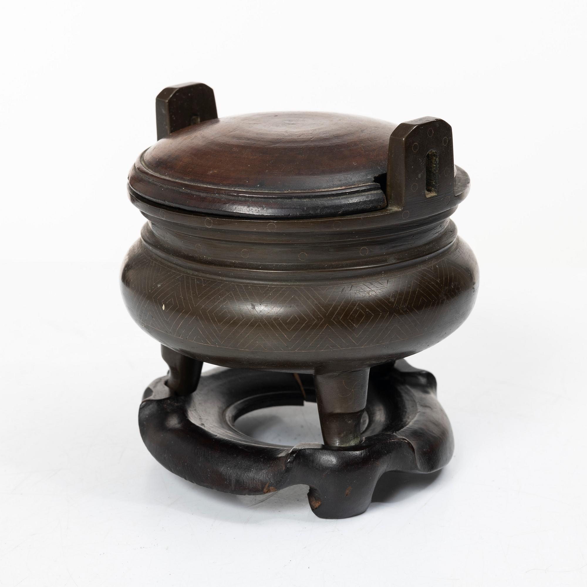 A tripod, Japan, early 20th century.