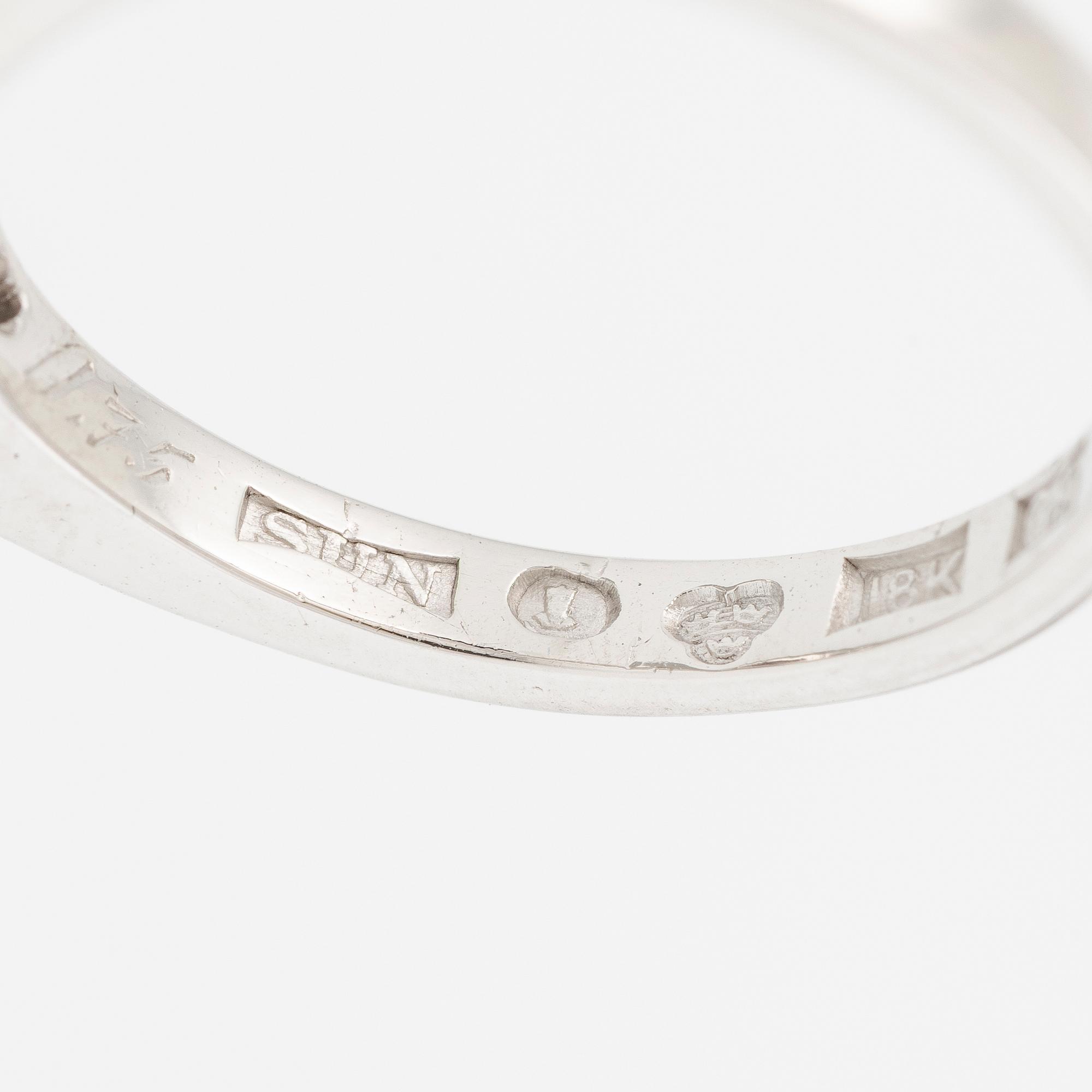 Ring 18K vitguld med två morganiter och briljantslipade diamanter.