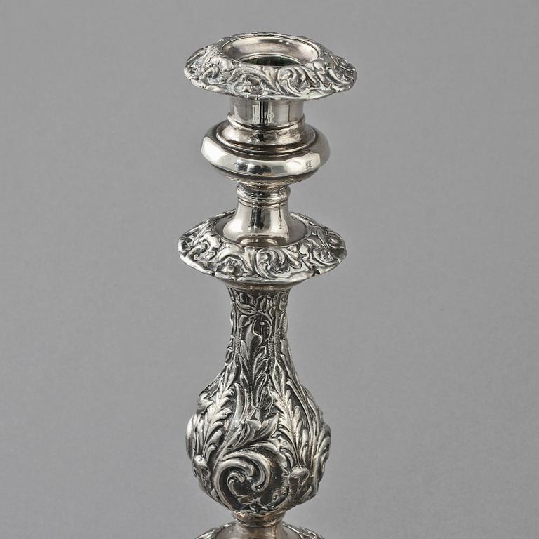 LJUSSTAKAR, ett par, nysilver, omkring 1900.