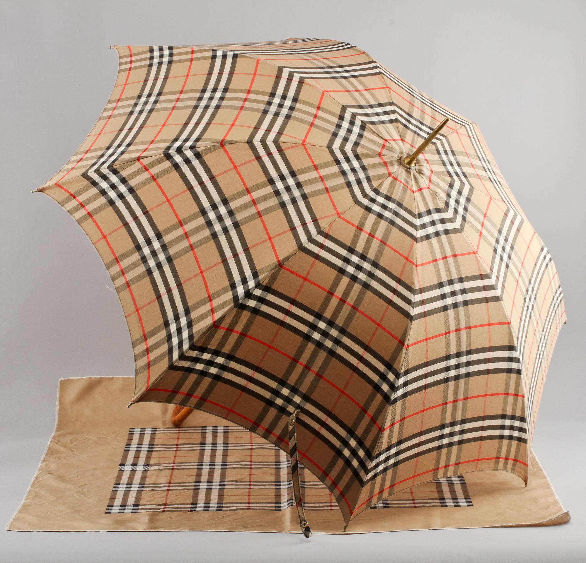 SCARF och PARAPLY, Burberry.