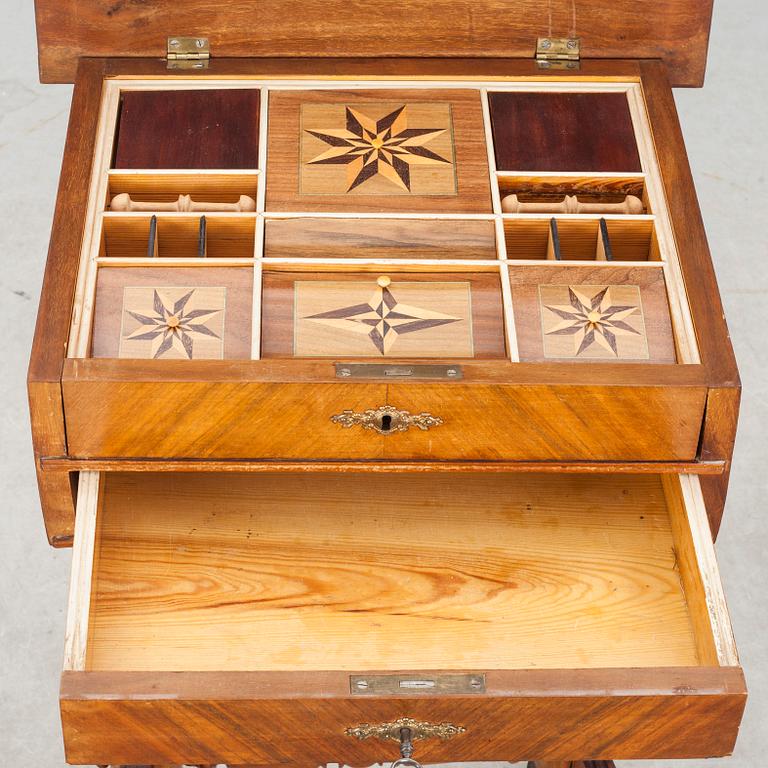 DAMARBETSBORD, nyrenässans, 1800-talets slut.