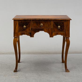 BORD, senbarockstil, omkring år 1900.
