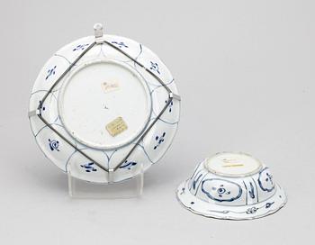 SKÅL SAMT FAT, porslin, Kangxi resp Ming, Kina 1500-1600-tal.