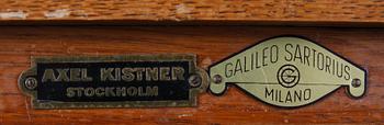 APOTEKSVÅG, brickmärkt "AXEL KISTNER STOCKHOLM" samt "GALILEO SARTORIUS MILANO", 1900-talets första hälft.
