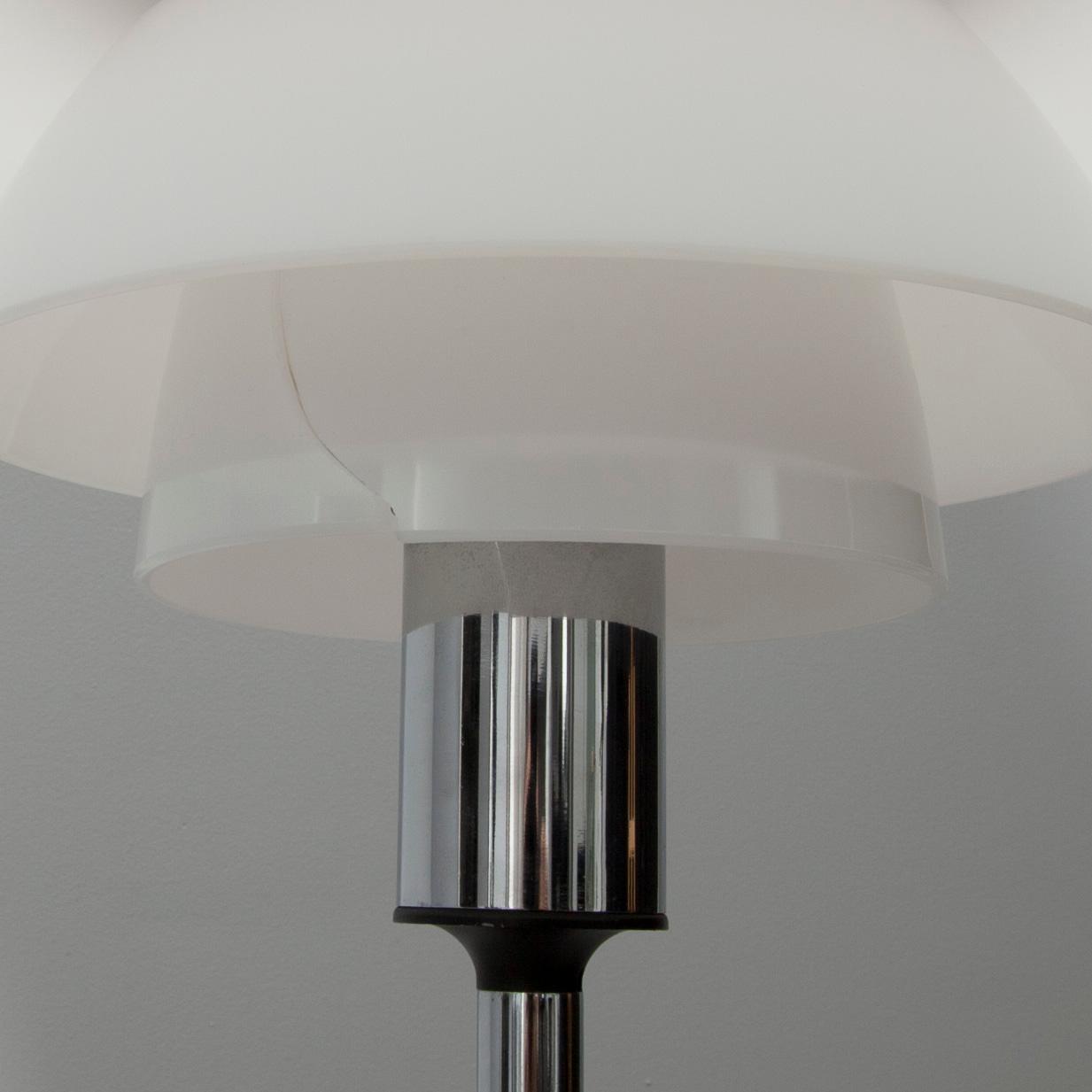 LATTIAVALAISIN, "PH 80", Poul Henningsen, Louis Poulsen, Tanska.