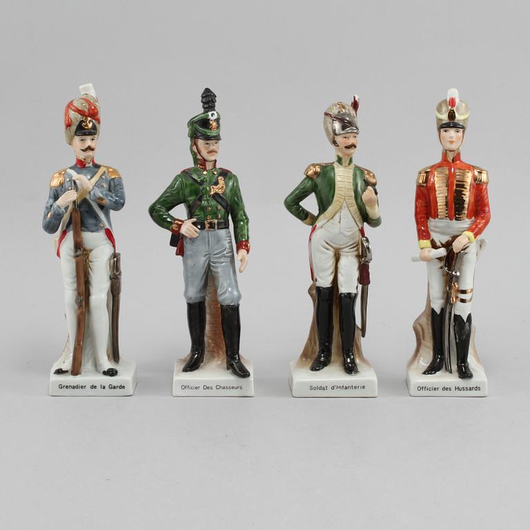 FIGURINER, 4 st, porslin, 1900-talets andra hälft.