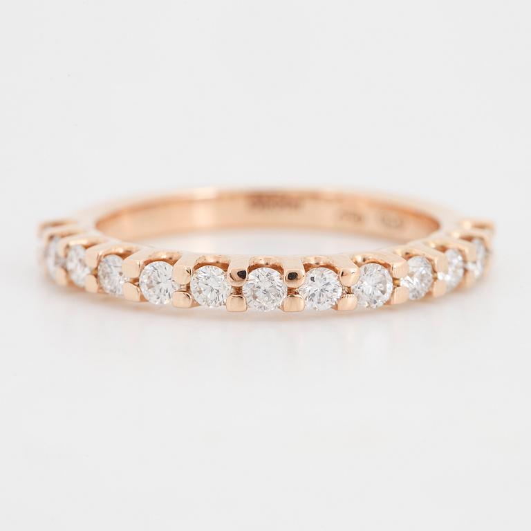 Brilliant-cut diamond ring.